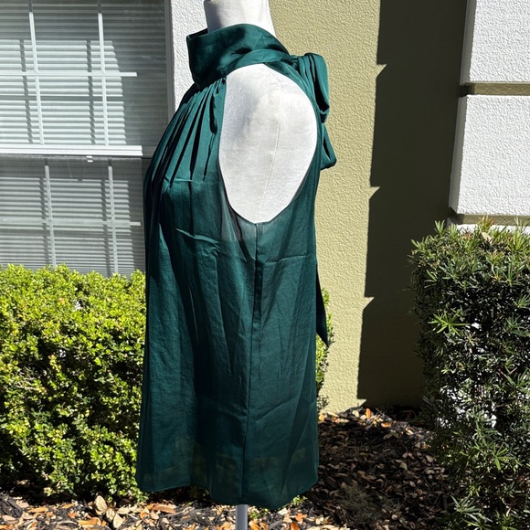 London Times Elegant Green Halter Top - Picture 3 of 8